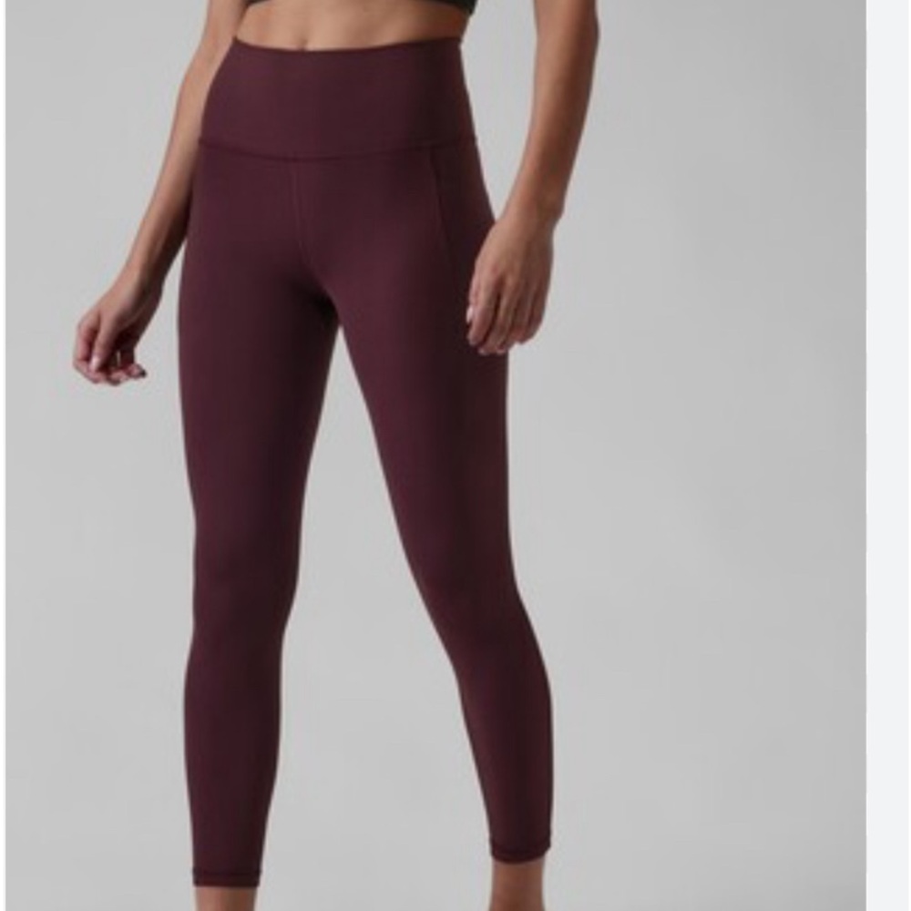NWT Athleta Salutation Stash Pocket II 7/8 tight in mulberry purple M medium